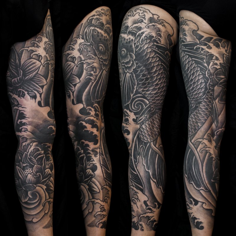 Beintattoo (full sleeve) im japanischen Stil, schwarz-weiß - Besen - Wild At Heart Munich
