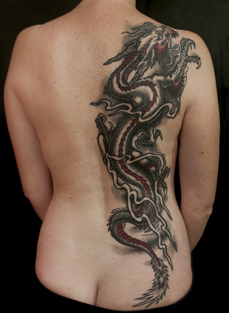 Drachentattoo am Rücken von Besen - Wild At Heart